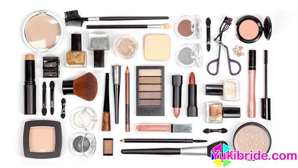 Làm quen với các loại mỹ phẩm, dụng cụ make up