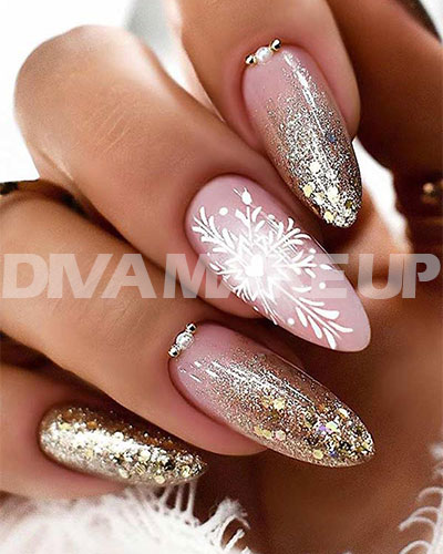 Nail cầu kỳ với họa tiết rực rỡ, lấp lánh: Mẫu nail này sử dụng những họa tiết rực rỡ, lấp lánh như kim cương, đá